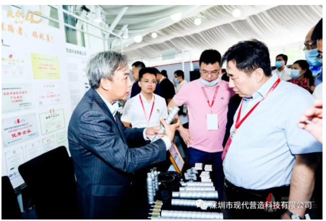 現代營造總經理谷明旺榮獲“行業領軍人物”稱號，新品“機械加工灌漿套筒”首次亮相